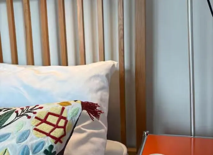 Korean Life, Dressing Room, 3 Beds, 8 Minutes To The Station, Long-term Stay, Airport Bus, Washing Machine, Dryer, Yeouido