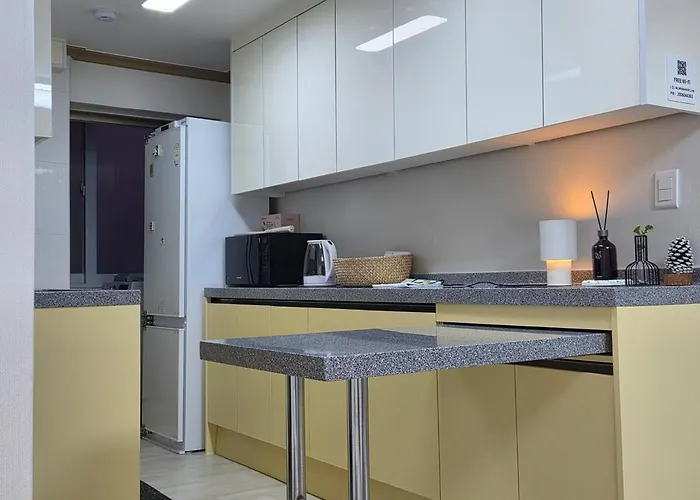 Appartamento Korean Life, Dressing Room, 3 Beds, 8 Minutes To The Station, Long-term Stay, Airport Bus, Washing Machine, Dryer, Yeouido *