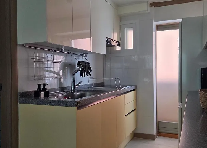 Korean Life, Dressing Room, 3 Beds, 8 Minutes To The Station, Long-term Stay, Airport Bus, Washing Machine, Dryer, Yeouido Seul