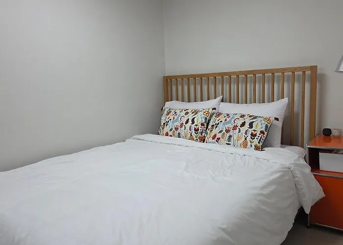Appartamento Korean Life, Dressing Room, 3 Beds, 8 Minutes To The Station, Long-term Stay, Airport Bus, Washing Machine, Dryer, Yeouido