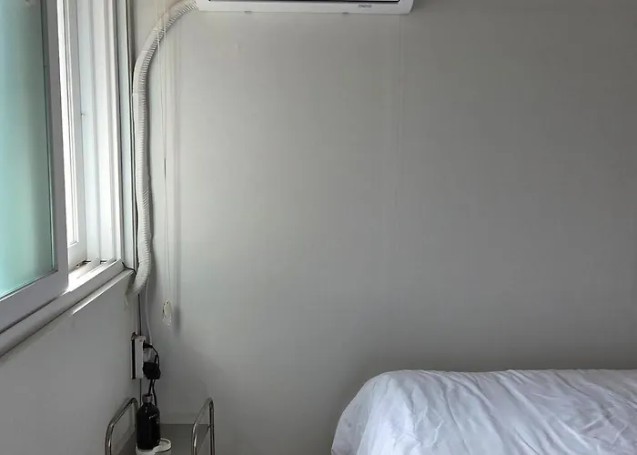 Korean Life, Dressing Room, 3 Beds, 8 Minutes To The Station, Long-term Stay, Airport Bus, Washing Machine, Dryer, Yeouido *